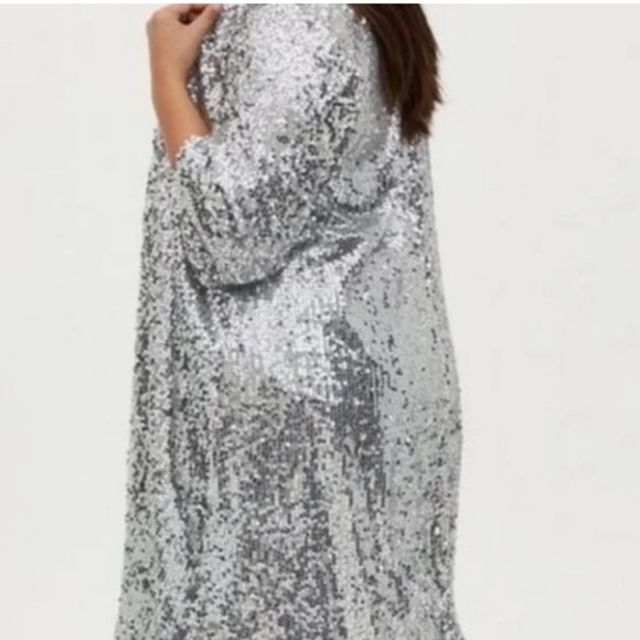 Torrid Silver Sequin Kimono Duster - Picture 2 of 7